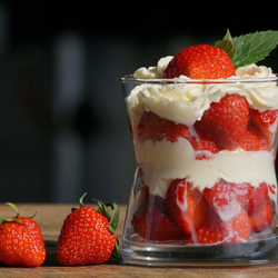 STRAWBERRIES &amp; CREAM